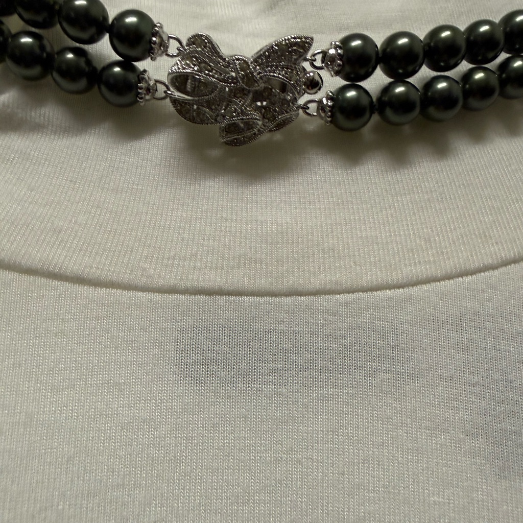 Nadri Black Pearl Necklace With Silver Clasp 40$